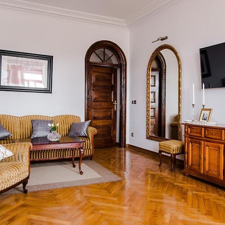 Halby Luxury Rooms Chmielna 73B Варшава Екстер'єр фото