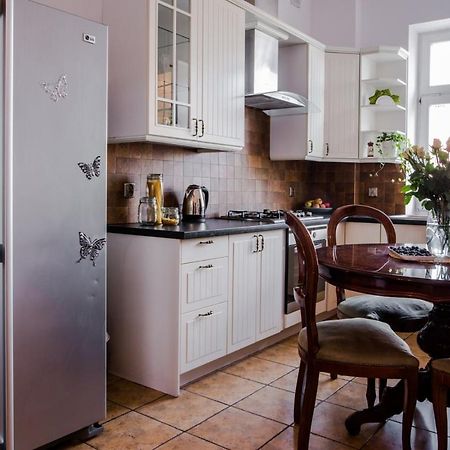Halby Luxury Rooms Chmielna 73B Варшава Екстер'єр фото