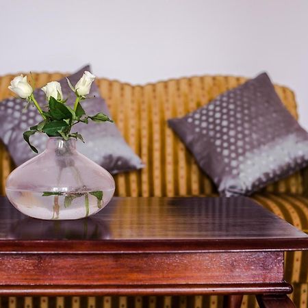 Halby Luxury Rooms Chmielna 73B Варшава Екстер'єр фото