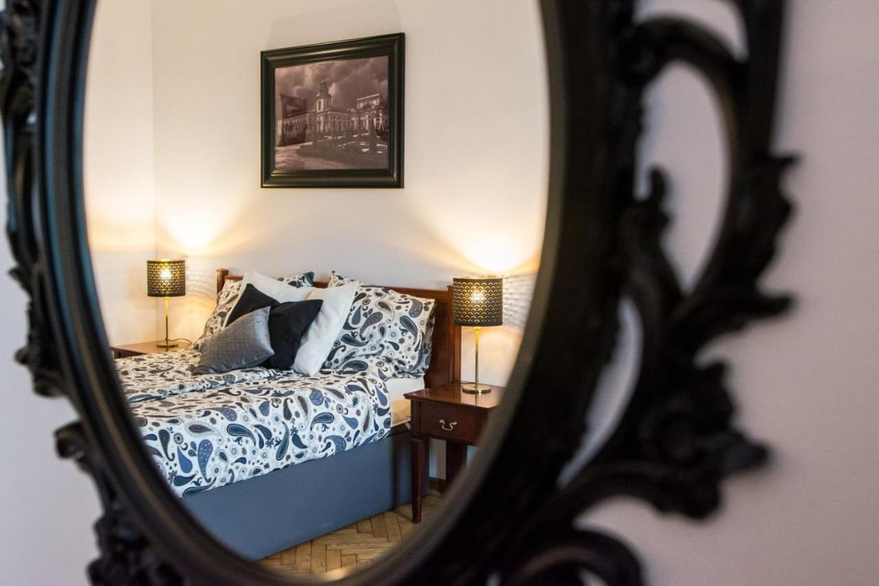 Halby Luxury Rooms Chmielna 73B Варшава Екстер'єр фото