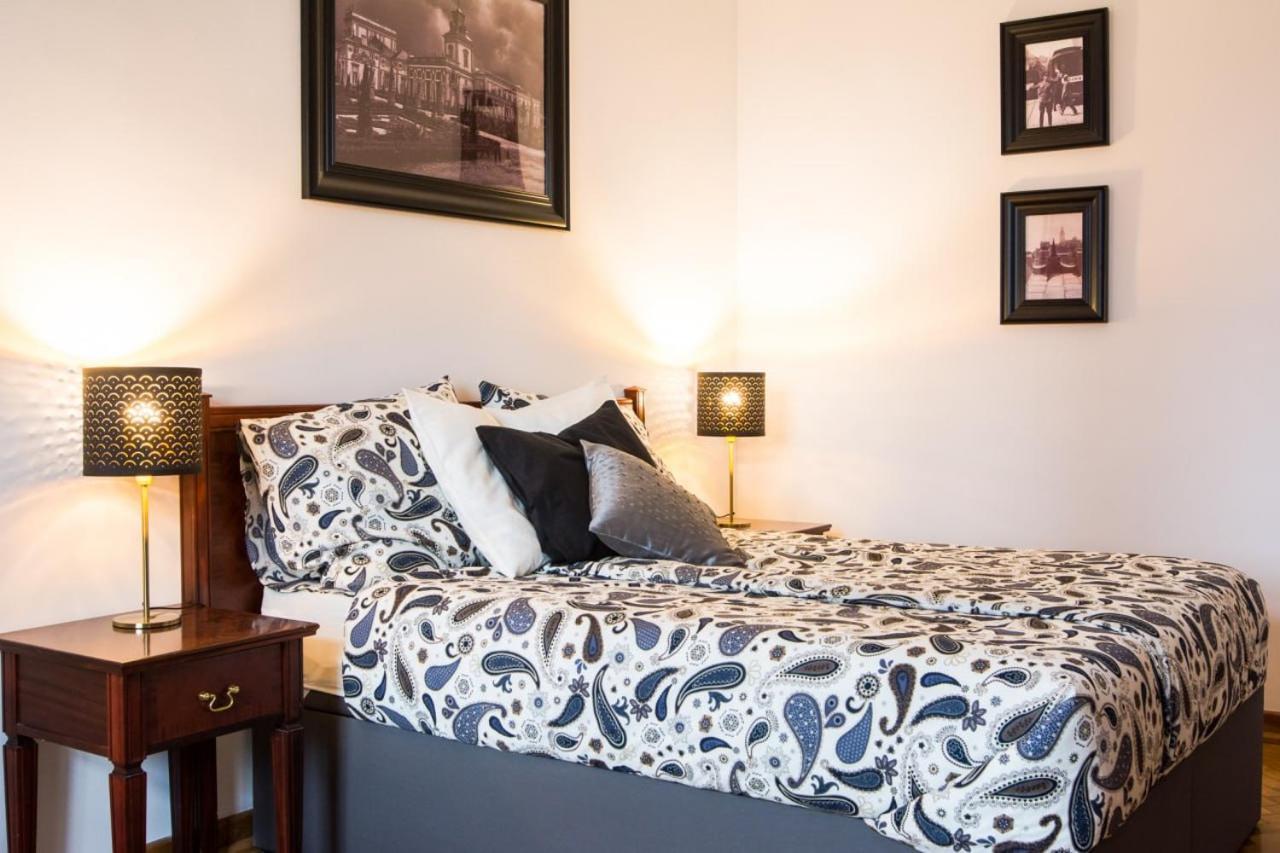 Halby Luxury Rooms Chmielna 73B Варшава Екстер'єр фото