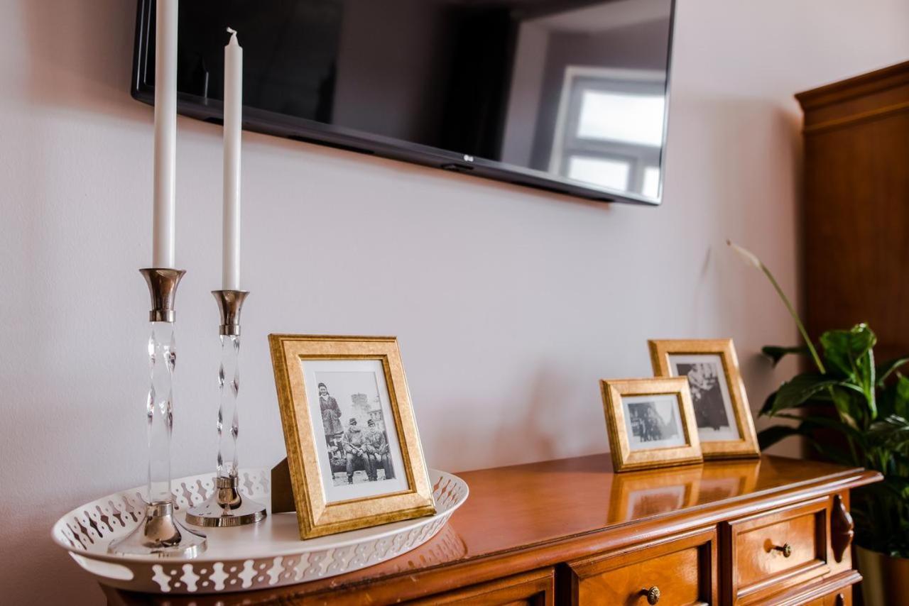 Halby Luxury Rooms Chmielna 73B Варшава Екстер'єр фото