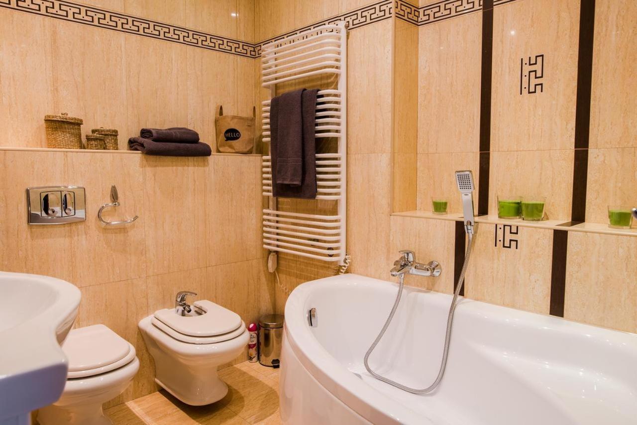 Halby Luxury Rooms Chmielna 73B Варшава Екстер'єр фото