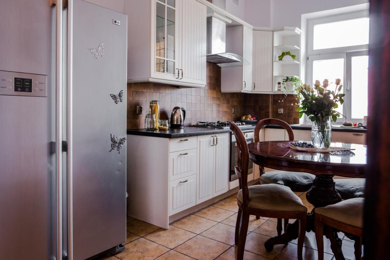 Halby Luxury Rooms Chmielna 73B Варшава Екстер'єр фото