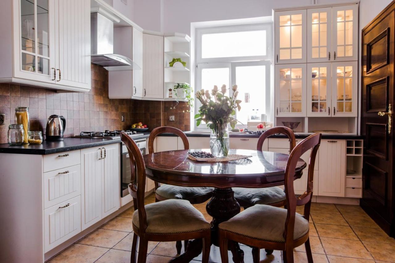 Halby Luxury Rooms Chmielna 73B Варшава Екстер'єр фото